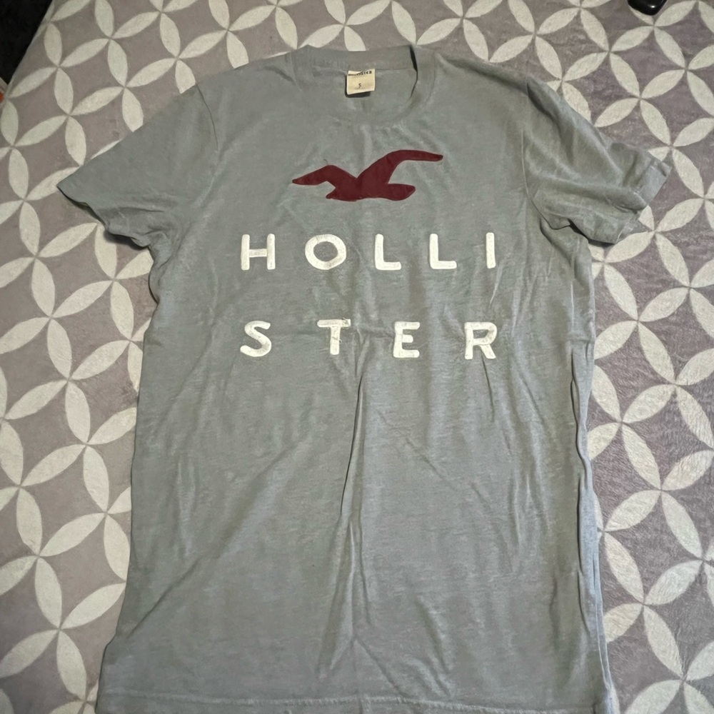 Hollister Light Gray Tee with Maroon Logo